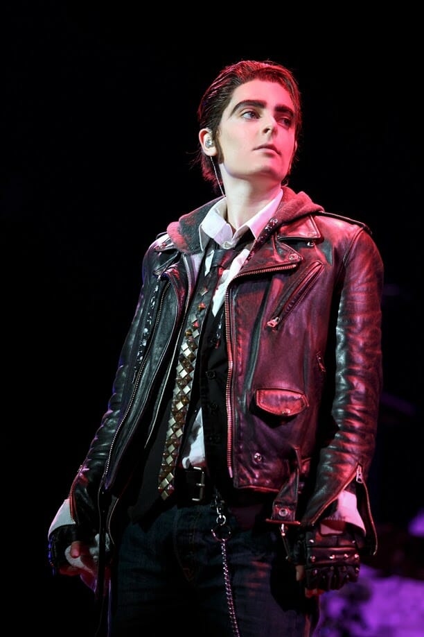 Broadway in Chicago HEDWIG AND THE ANGRY INCH Broadway in Chicago HEDWIG AND THE ANGRY INCH