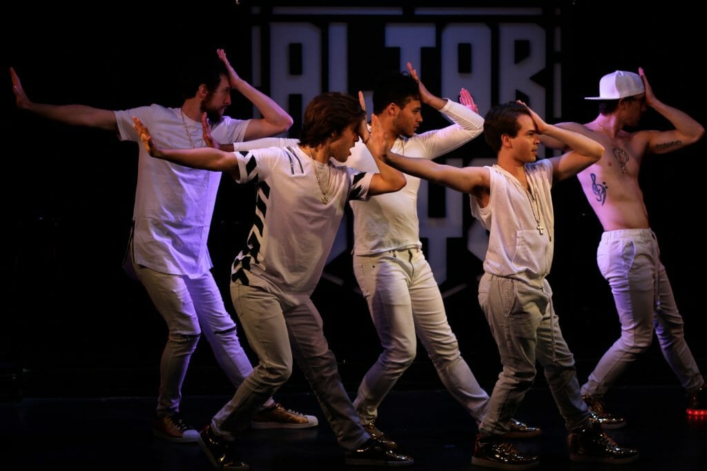 Theo Ubique – ALTAR BOYZ Theo Ubique - ALTAR BOYZ
