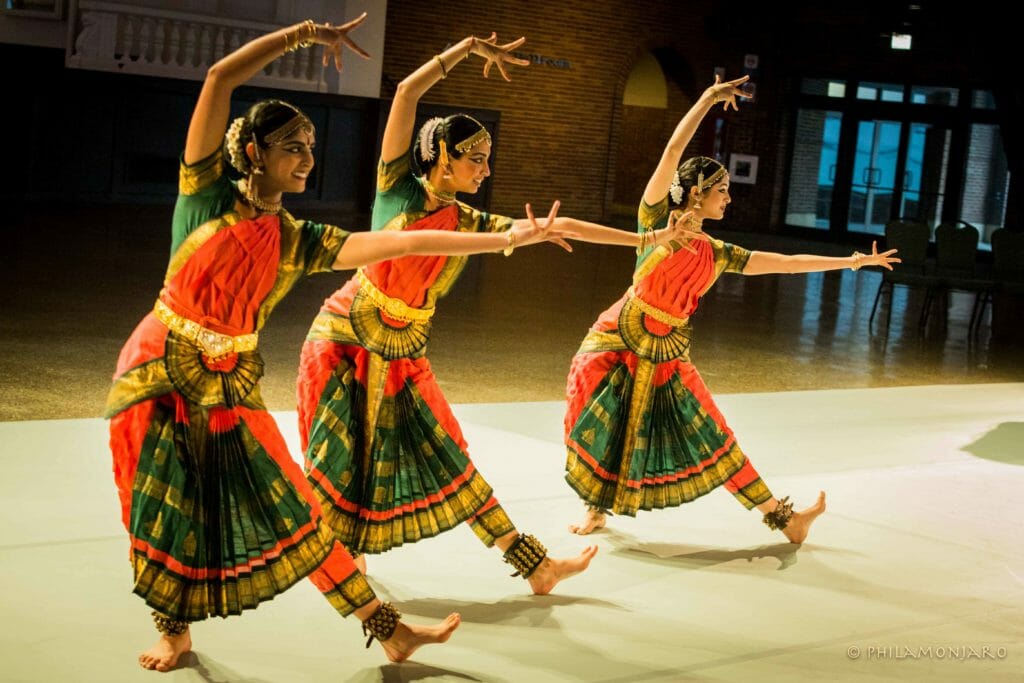 See Chicago Dance CHICAGO DANCE MONTH Preview See Chicago Dance CHICAGO DANCE MONTH Preview