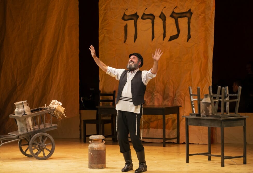 FIDDLER IN THE ROOF IN YIDDISH